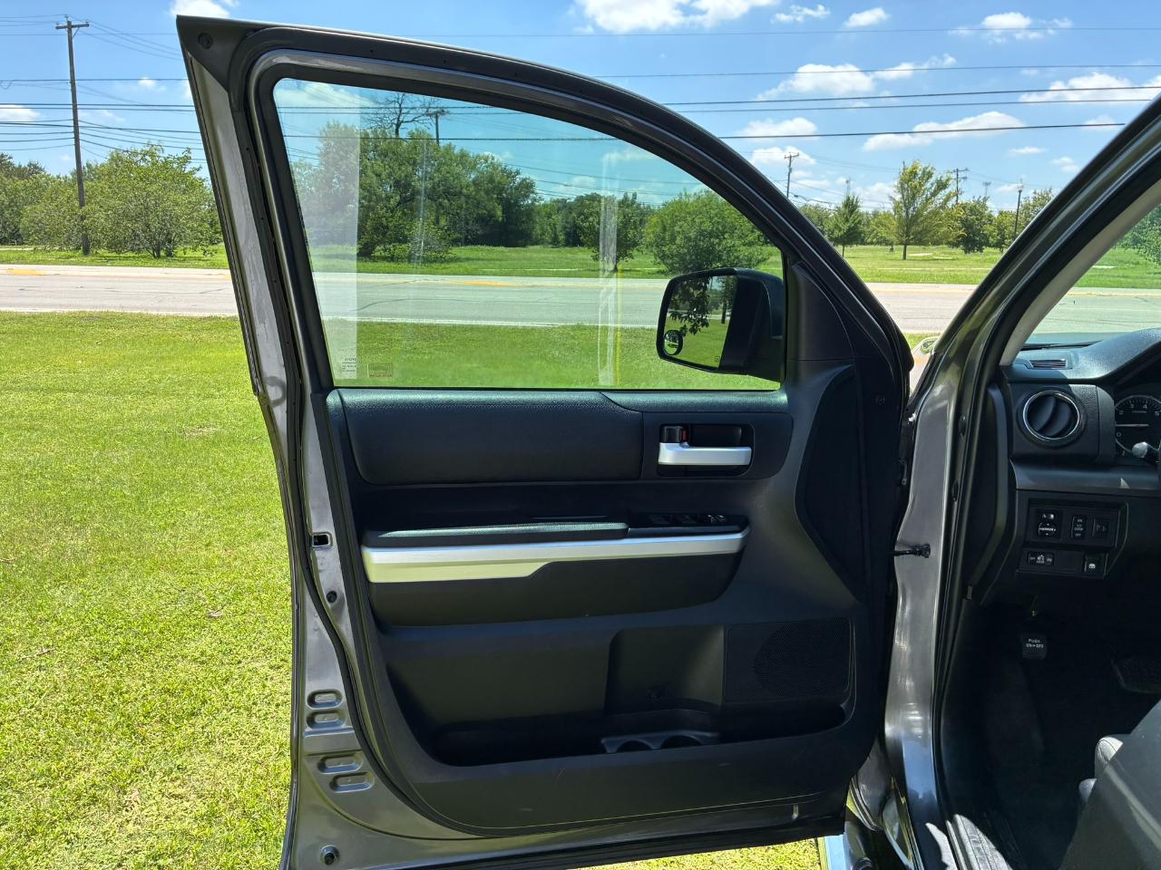 Toyota Tundra SR5 5.7L V8 CrewMax 2WD 2014