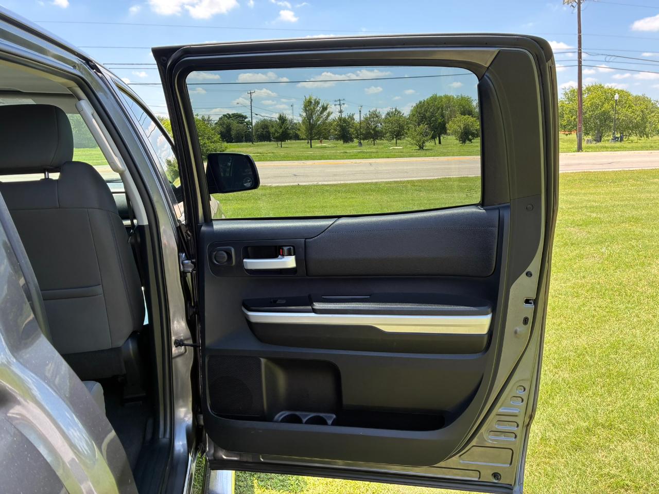 Toyota Tundra SR5 5.7L V8 CrewMax 2WD 2014