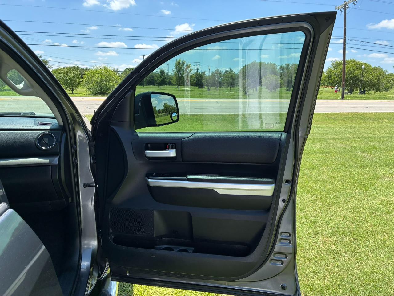 Toyota Tundra SR5 5.7L V8 CrewMax 2WD 2014