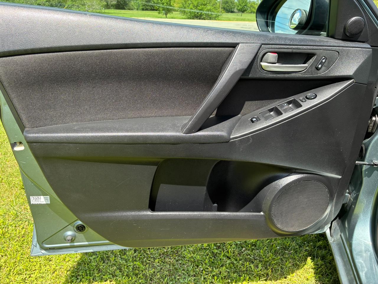 Mazda MAZDA3 i Touring 4D Hatchback 2013