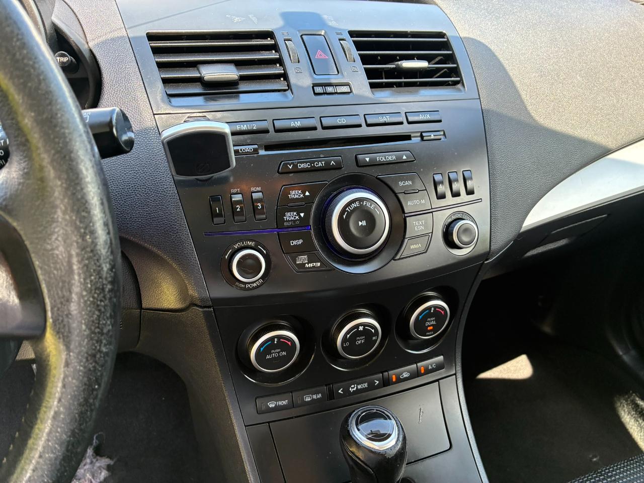 Mazda MAZDA3 i Touring 4D Hatchback 2013
