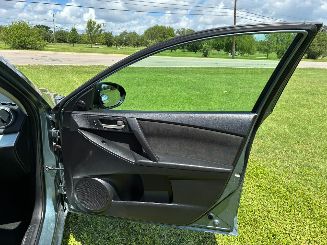 Mazda MAZDA3 i Touring 4D Hatchback 2013