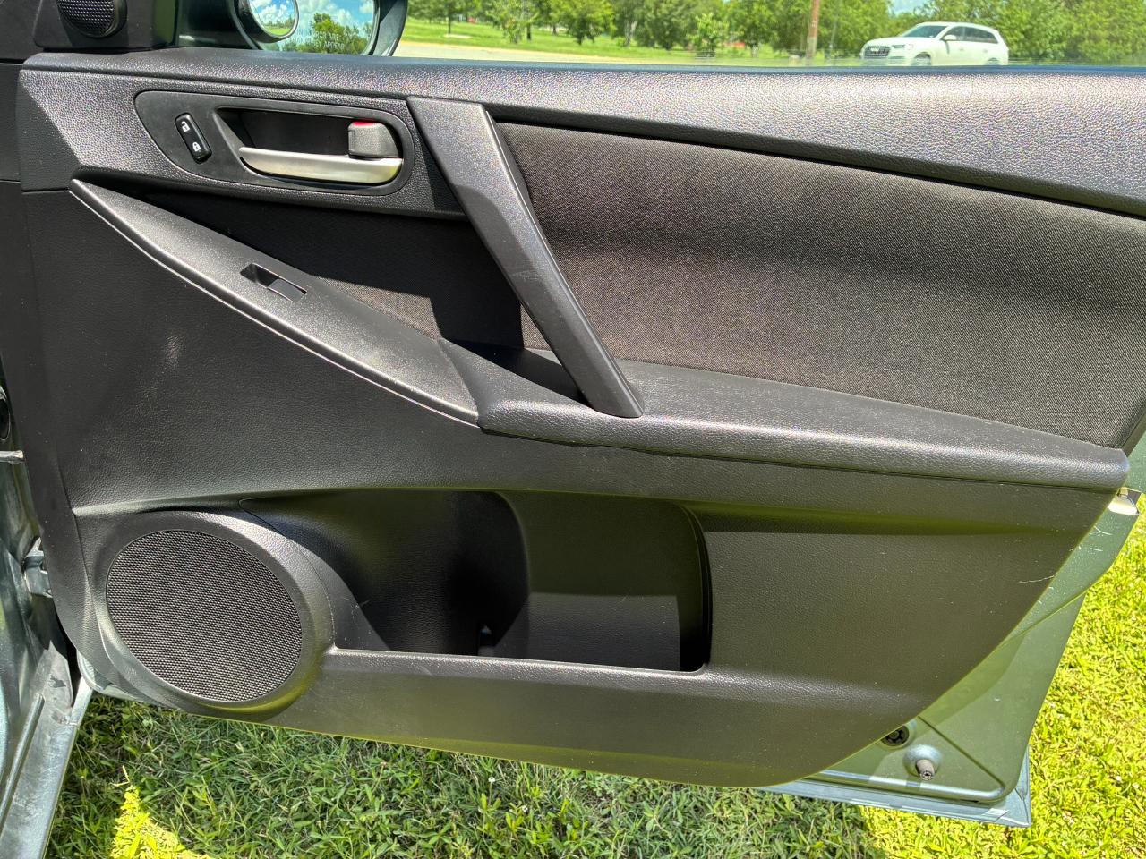 Mazda MAZDA3 i Touring 4D Hatchback 2013