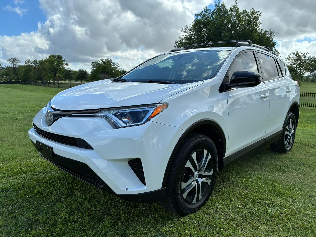 Toyota RAV4 LE FWD 2018