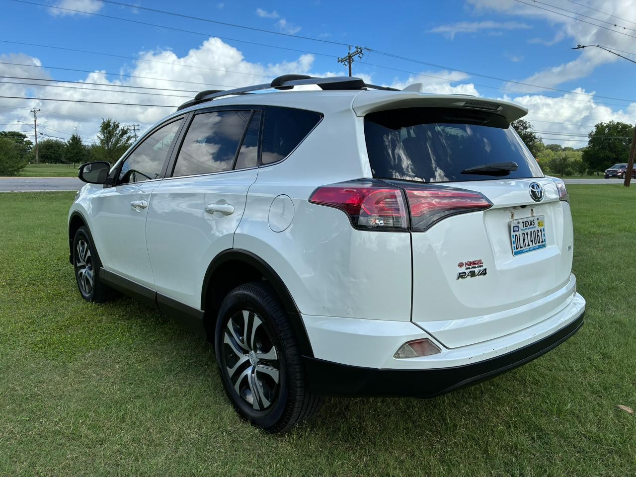 Toyota RAV4 LE FWD 2018