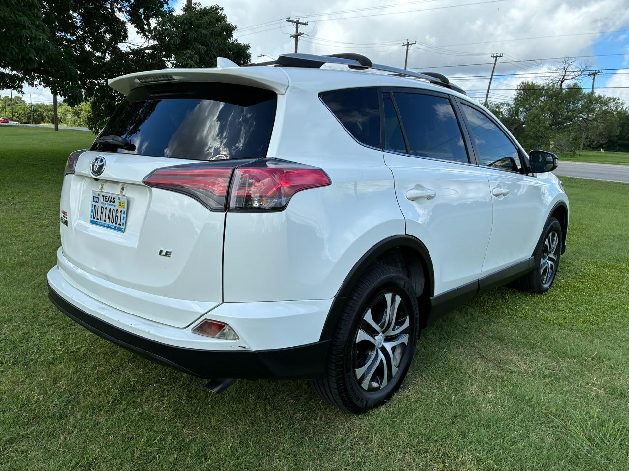 Toyota RAV4 LE FWD 2018