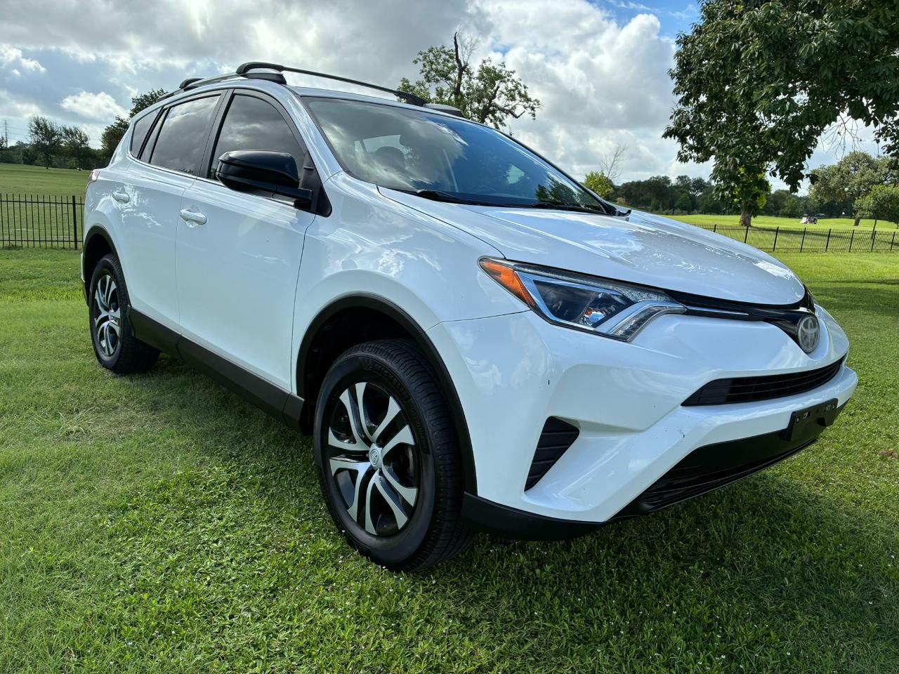 Toyota RAV4 LE FWD 2018