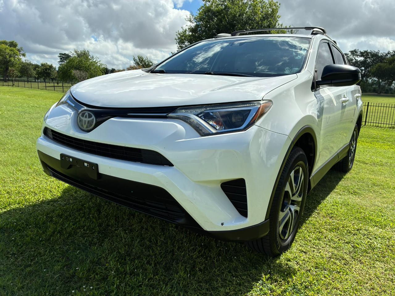 Toyota RAV4 LE FWD 2018