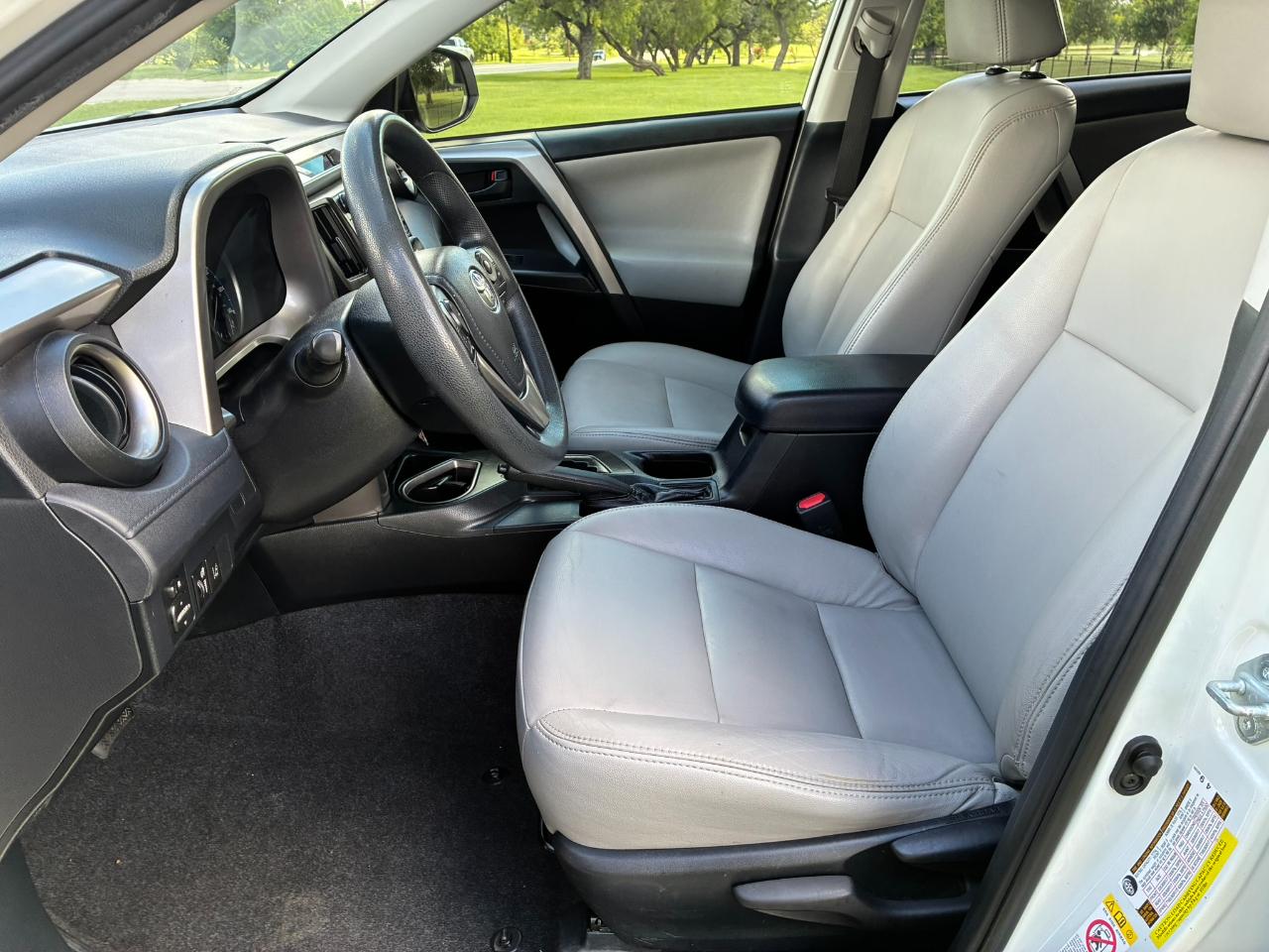 Toyota RAV4 LE FWD 2018