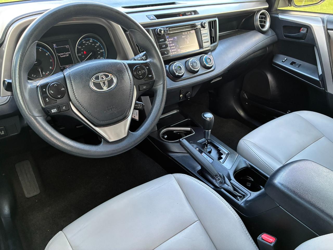 Toyota RAV4 LE FWD 2018