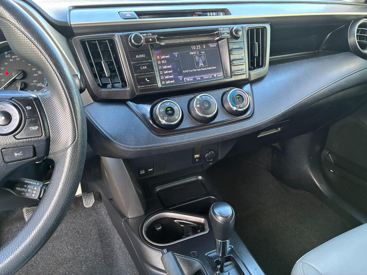 Toyota RAV4 LE FWD 2018