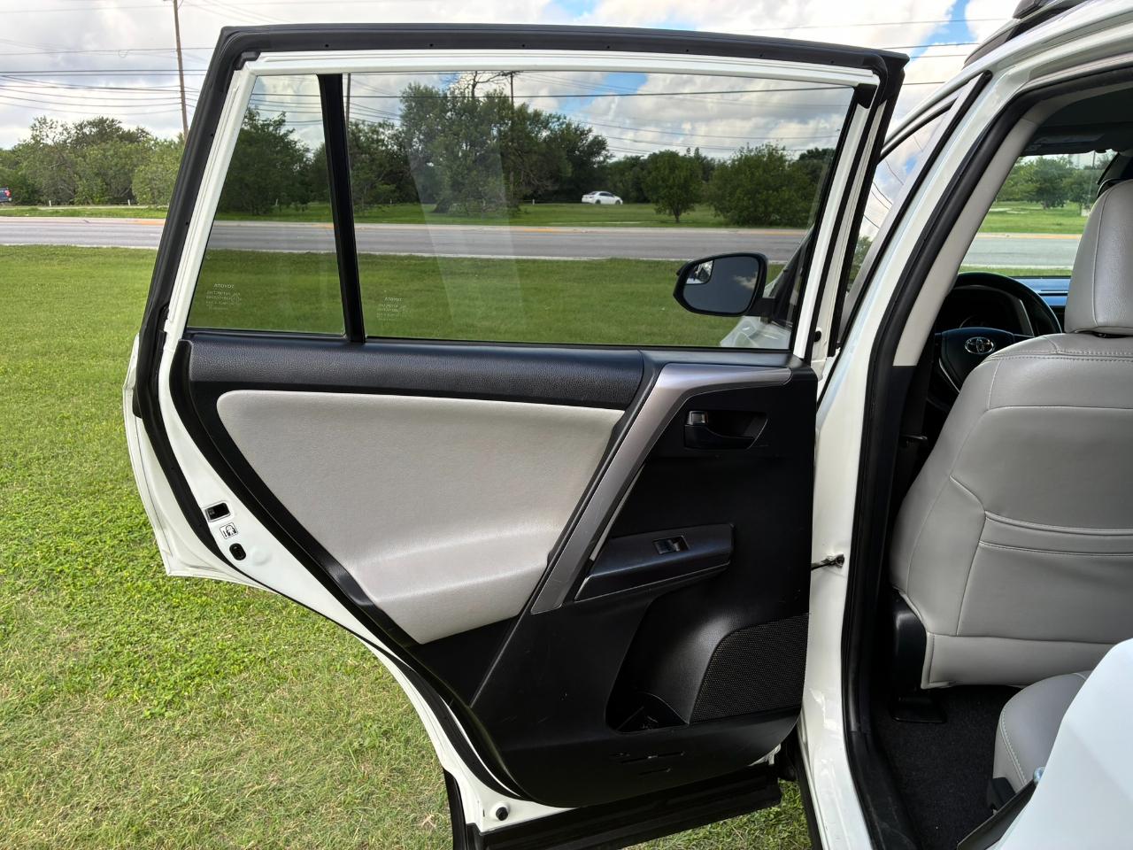 Toyota RAV4 LE FWD 2018