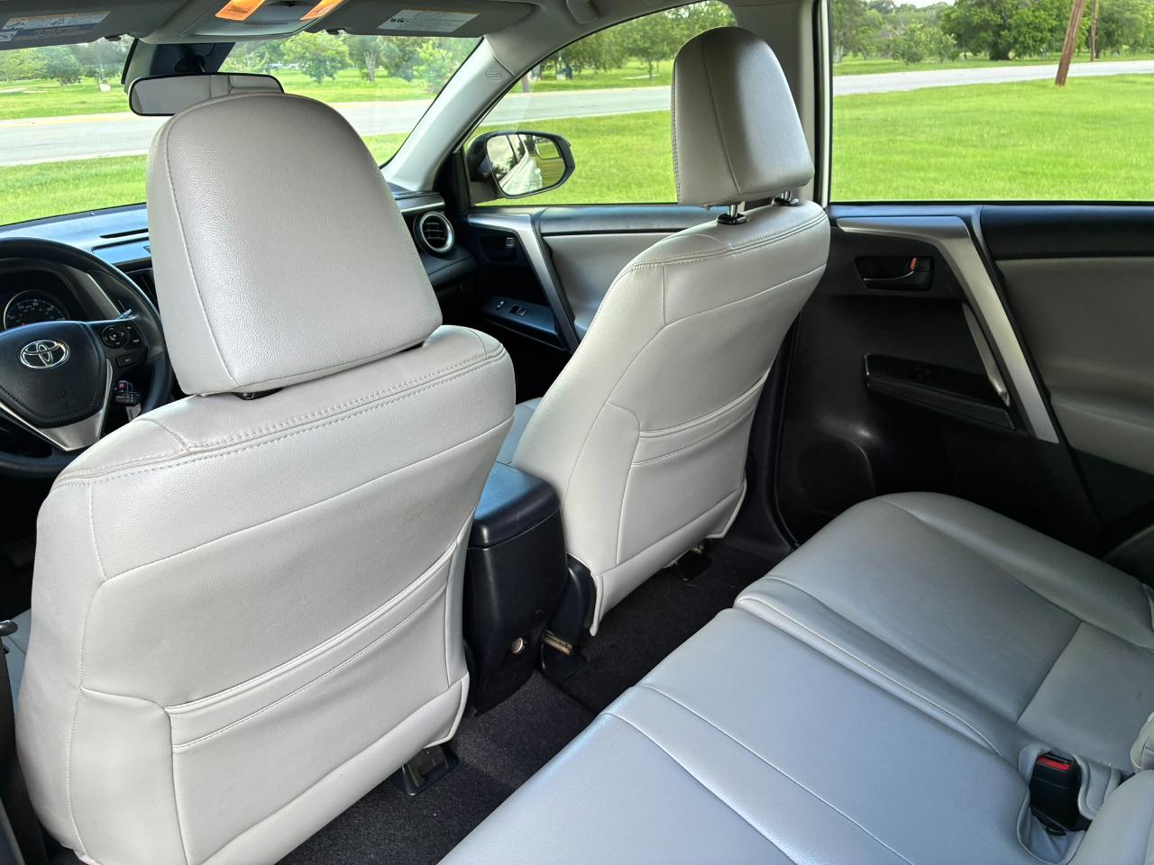 Toyota RAV4 LE FWD 2018