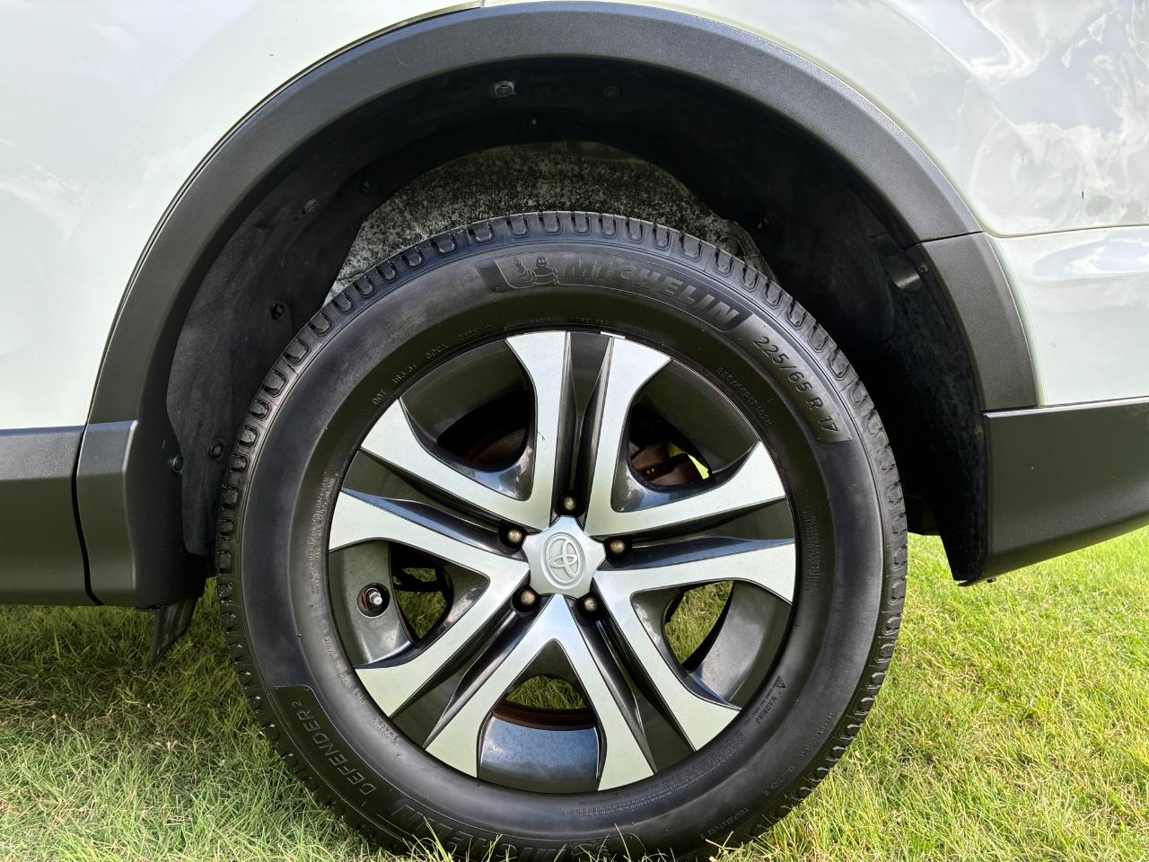 Toyota RAV4 LE FWD 2018