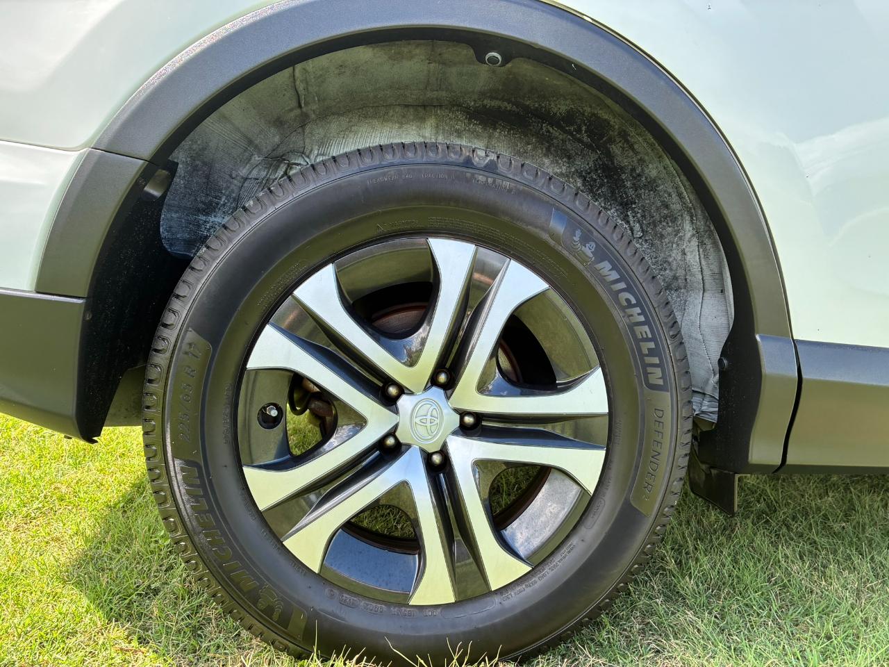 Toyota RAV4 LE FWD 2018