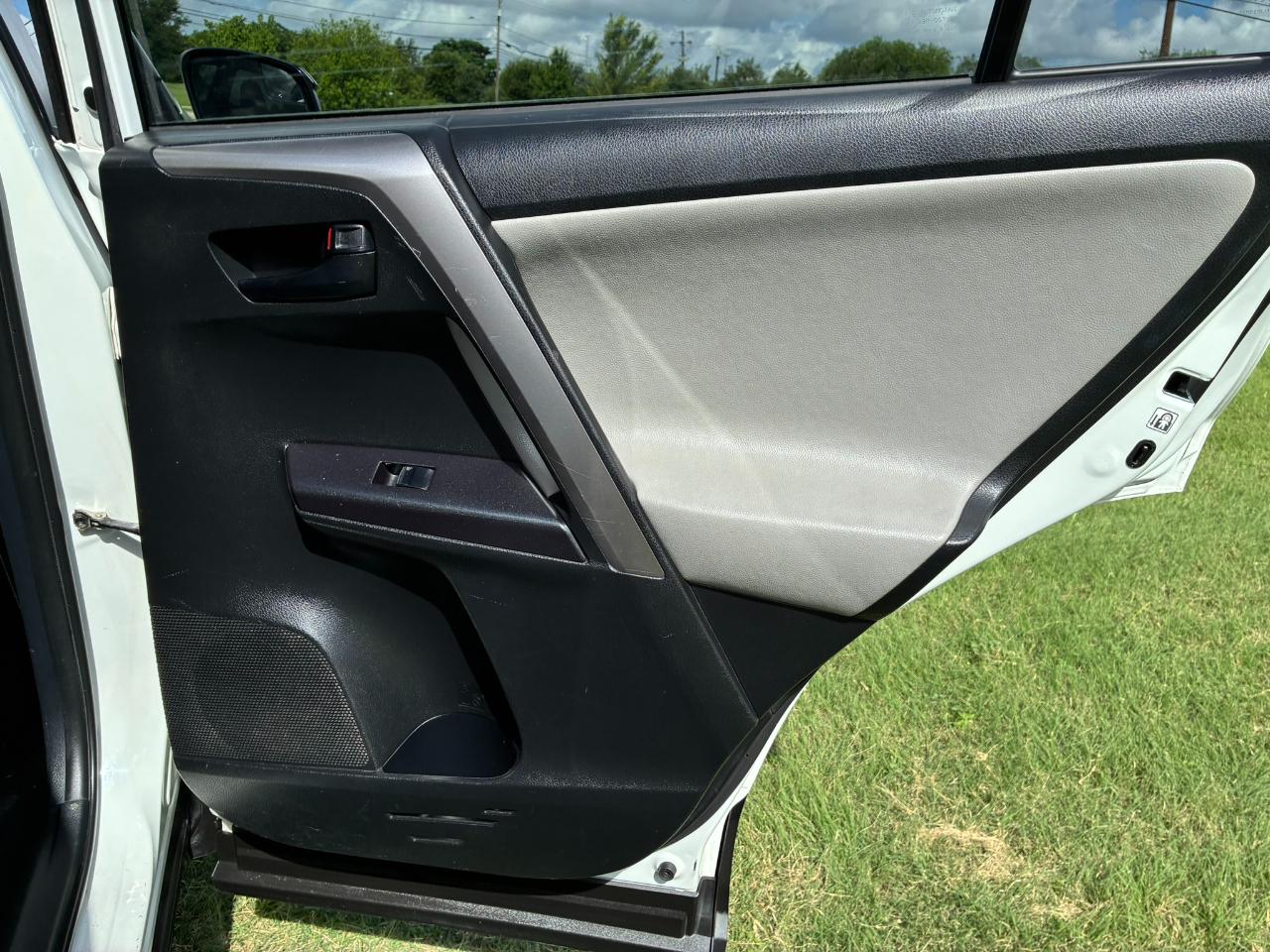 Toyota RAV4 LE FWD 2018