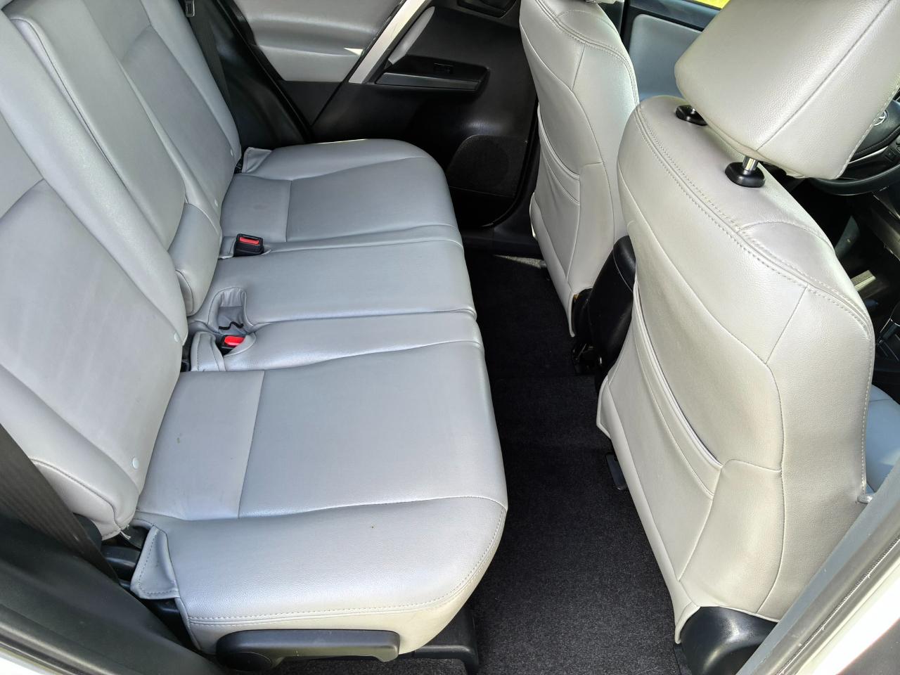 Toyota RAV4 LE FWD 2018