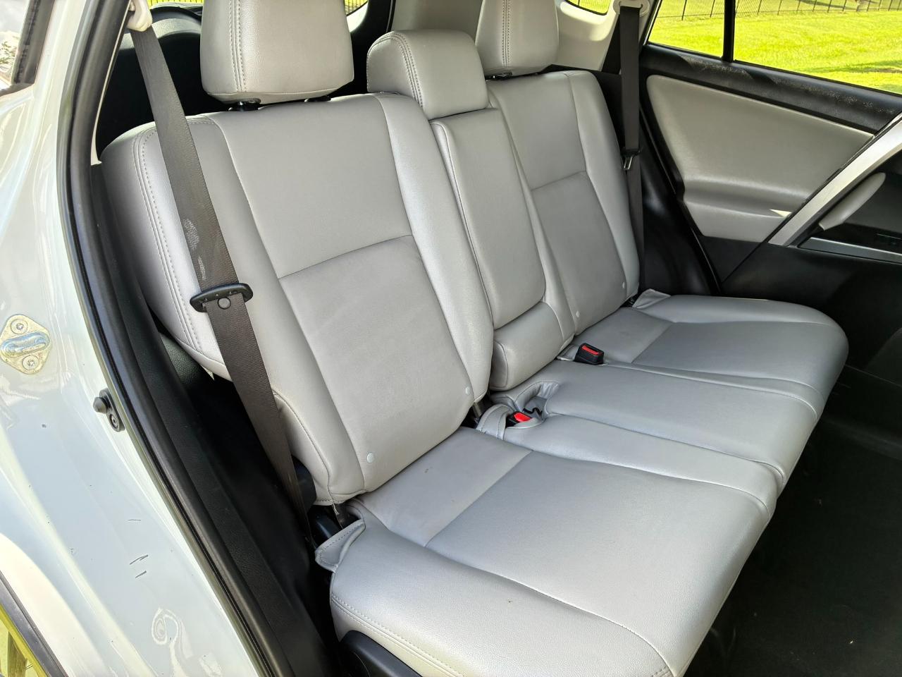 Toyota RAV4 LE FWD 2018
