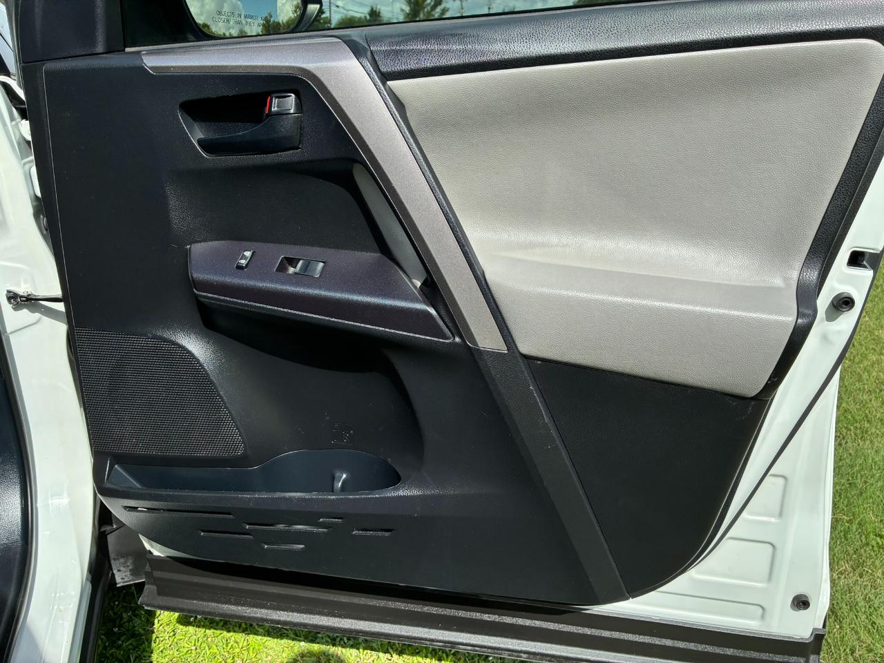 Toyota RAV4 LE FWD 2018