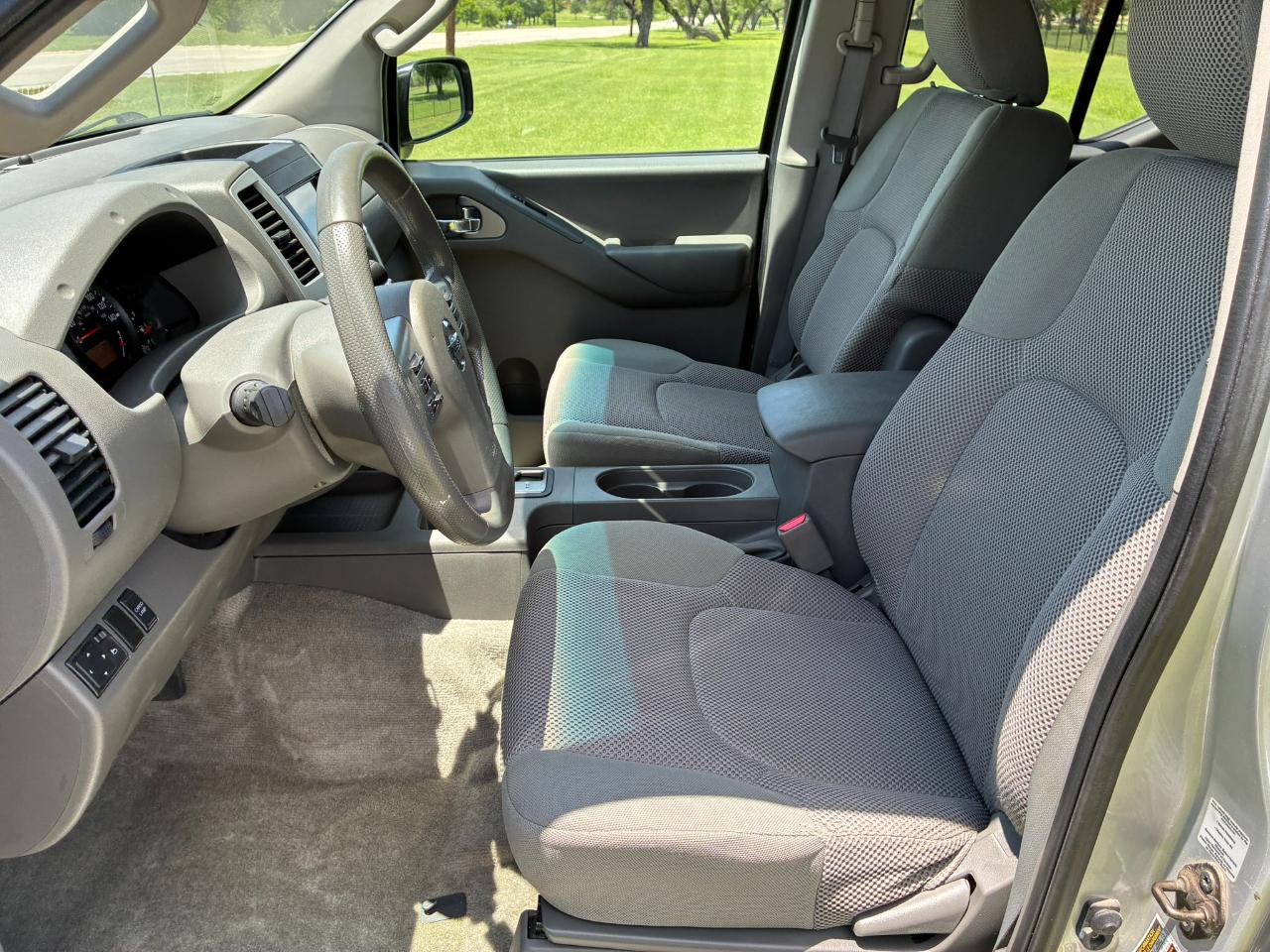 Nissan Frontier S Crew Cab 5AT 2WD 2014