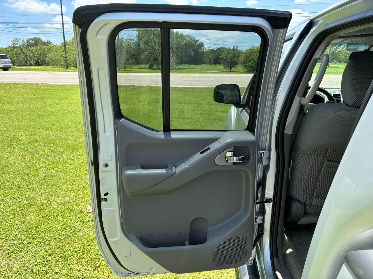 Nissan Frontier S Crew Cab 5AT 2WD 2014