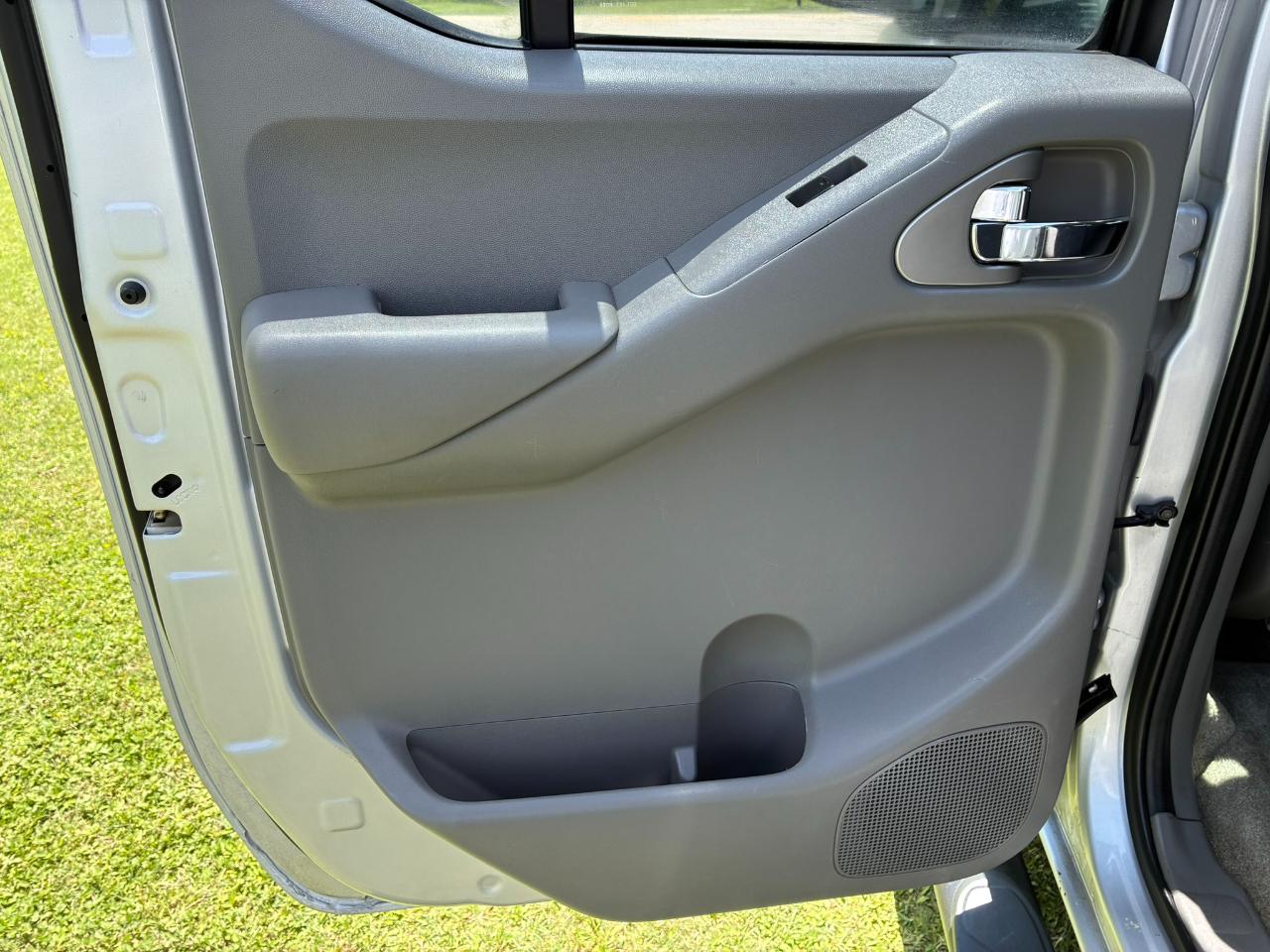 Nissan Frontier S Crew Cab 5AT 2WD 2014