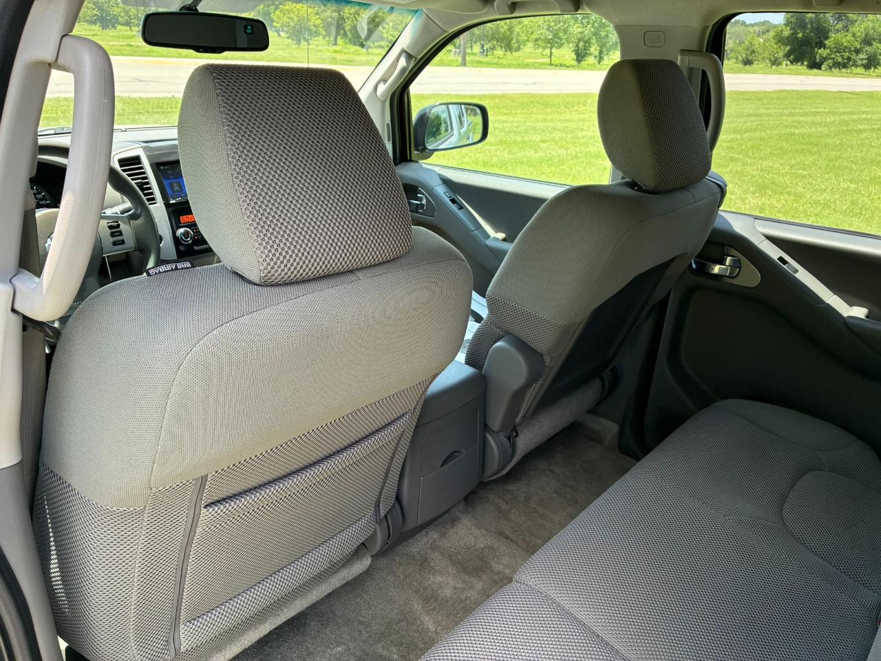 Nissan Frontier S Crew Cab 5AT 2WD 2014