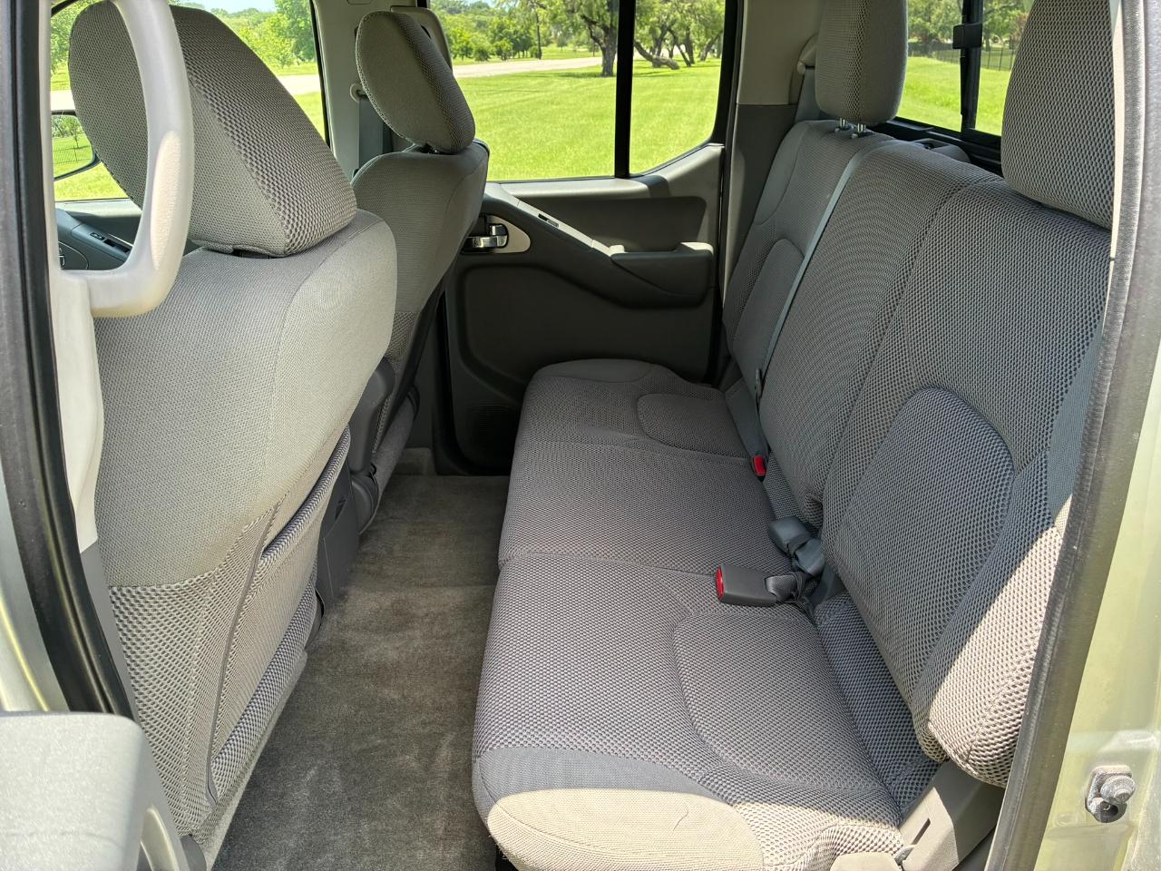 Nissan Frontier S Crew Cab 5AT 2WD 2014