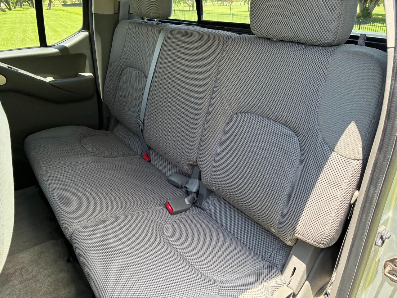 Nissan Frontier S Crew Cab 5AT 2WD 2014