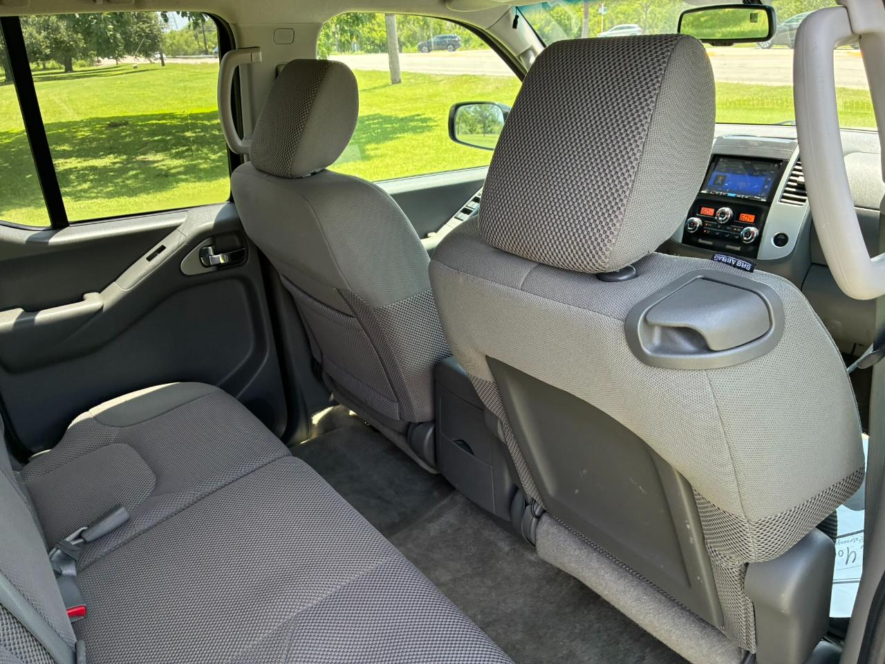 Nissan Frontier S Crew Cab 5AT 2WD 2014