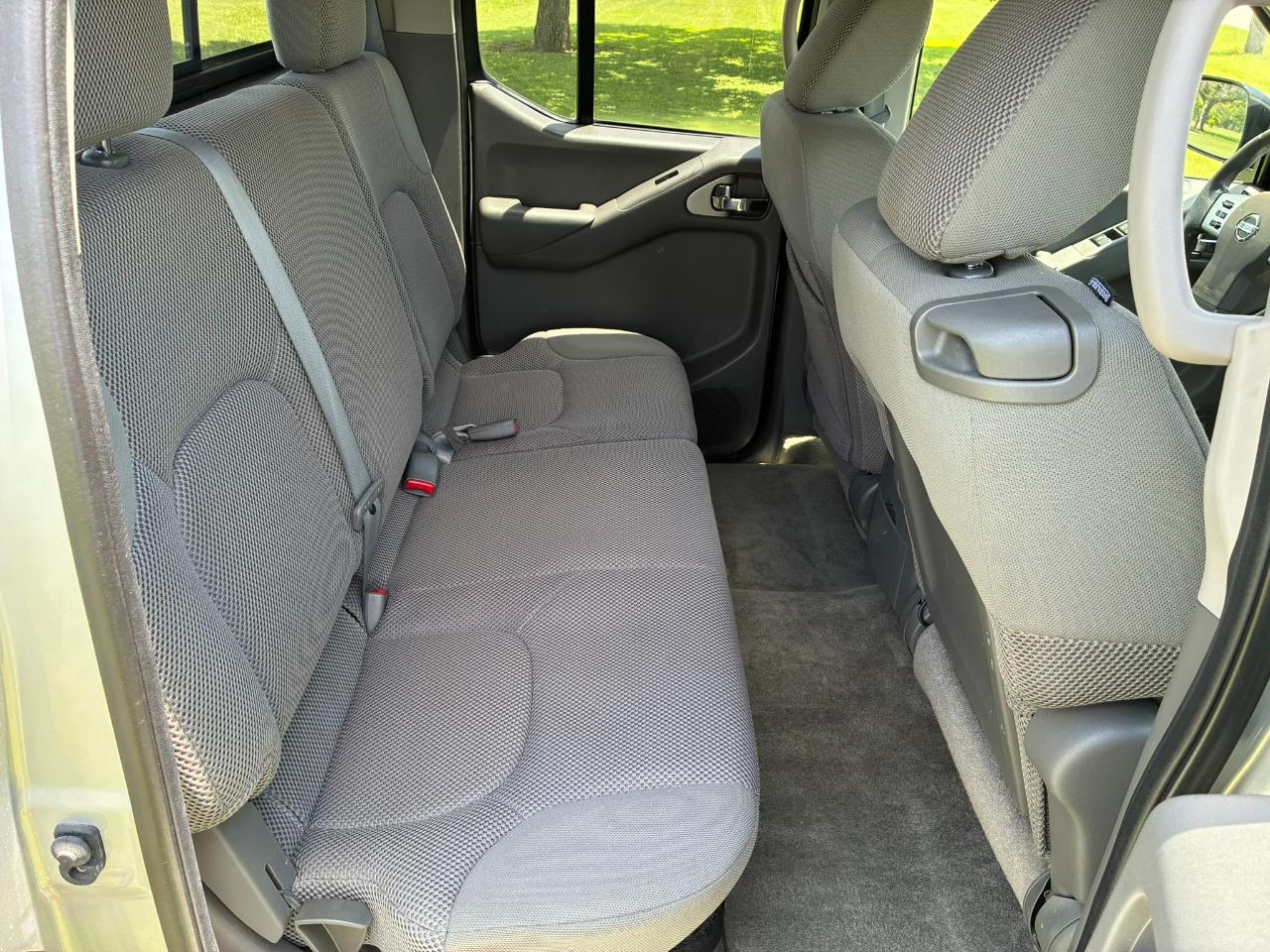 Nissan Frontier S Crew Cab 5AT 2WD 2014