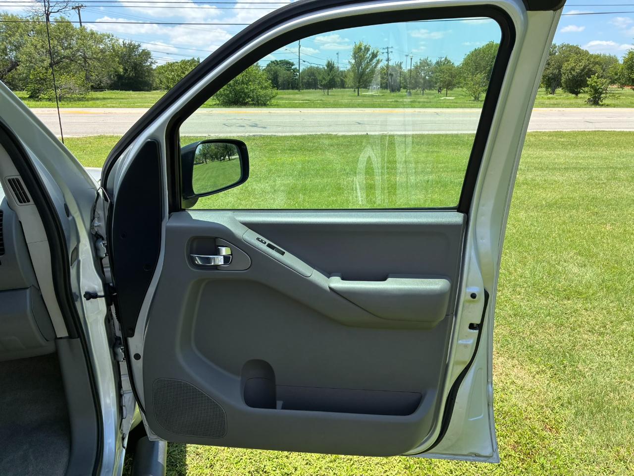Nissan Frontier S Crew Cab 5AT 2WD 2014