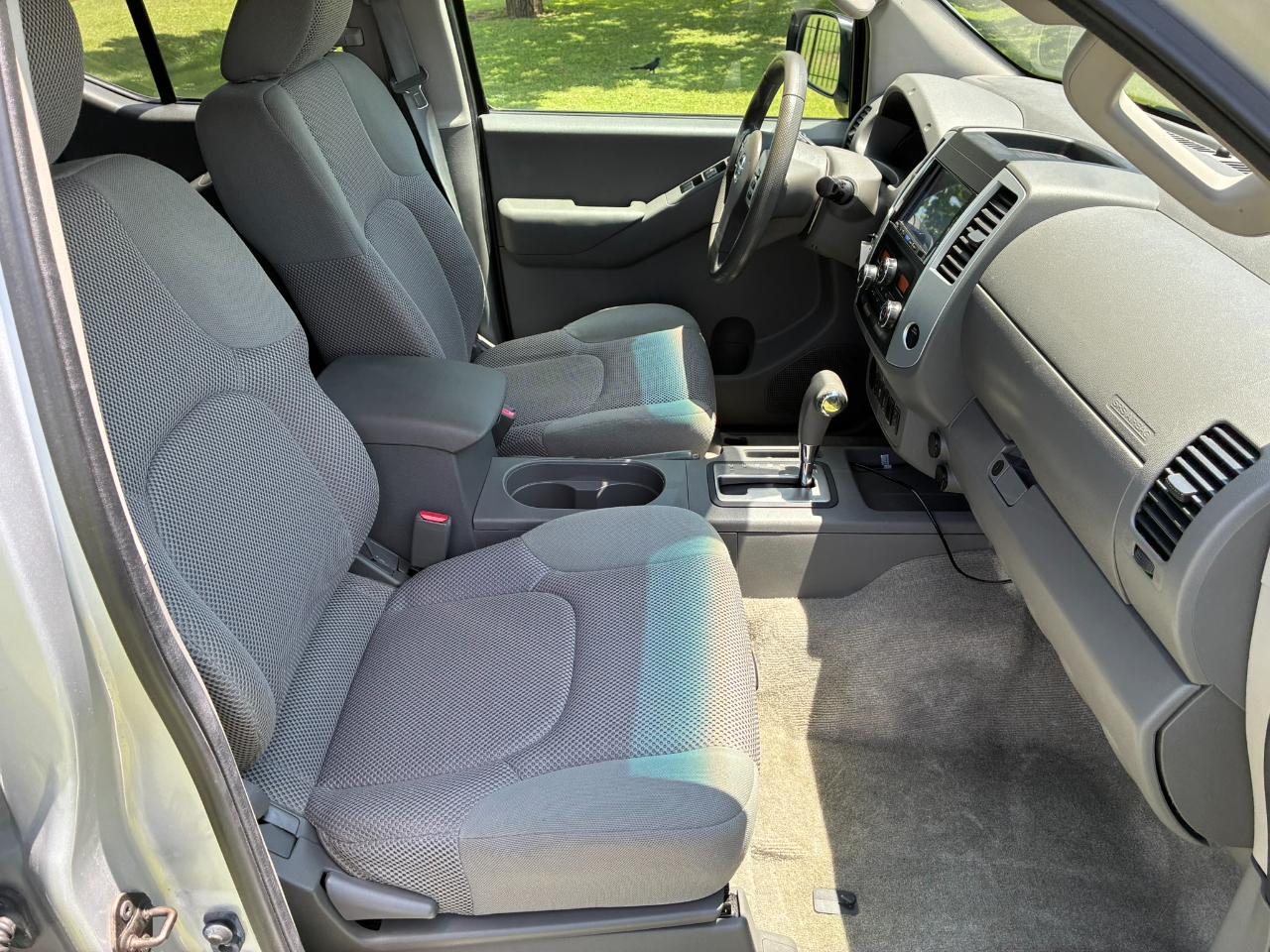 Nissan Frontier S Crew Cab 5AT 2WD 2014