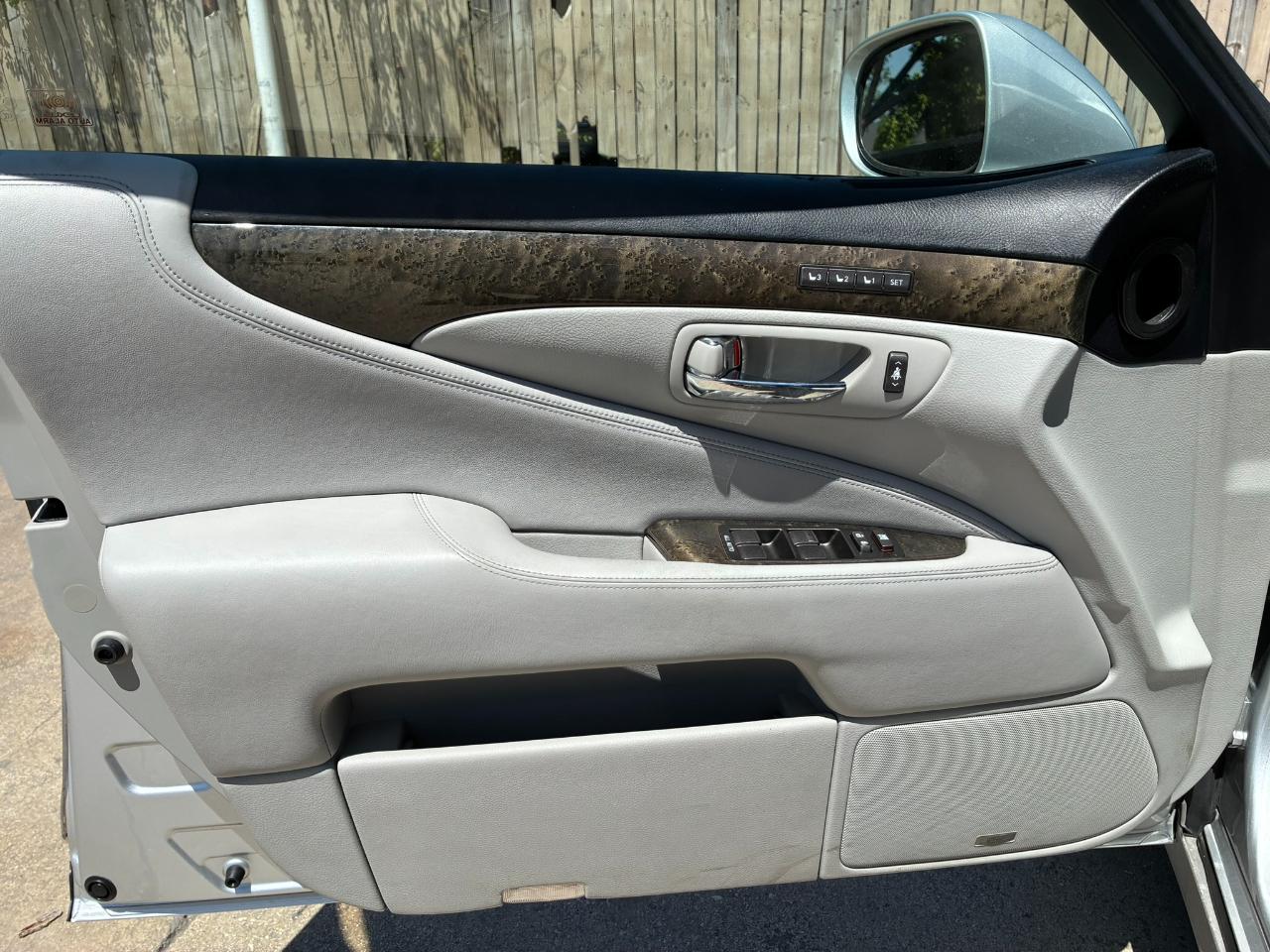 Lexus LS 460 L Luxury Sedan 2007