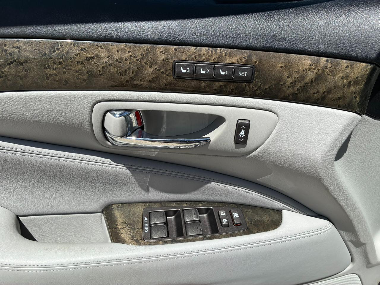 Lexus LS 460 L Luxury Sedan 2007