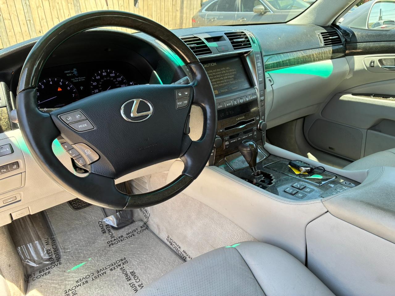 Lexus LS 460 L Luxury Sedan 2007