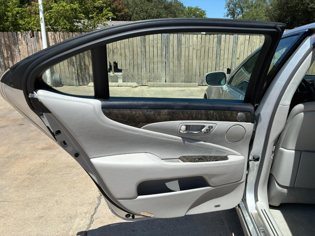 Lexus LS 460 L Luxury Sedan 2007