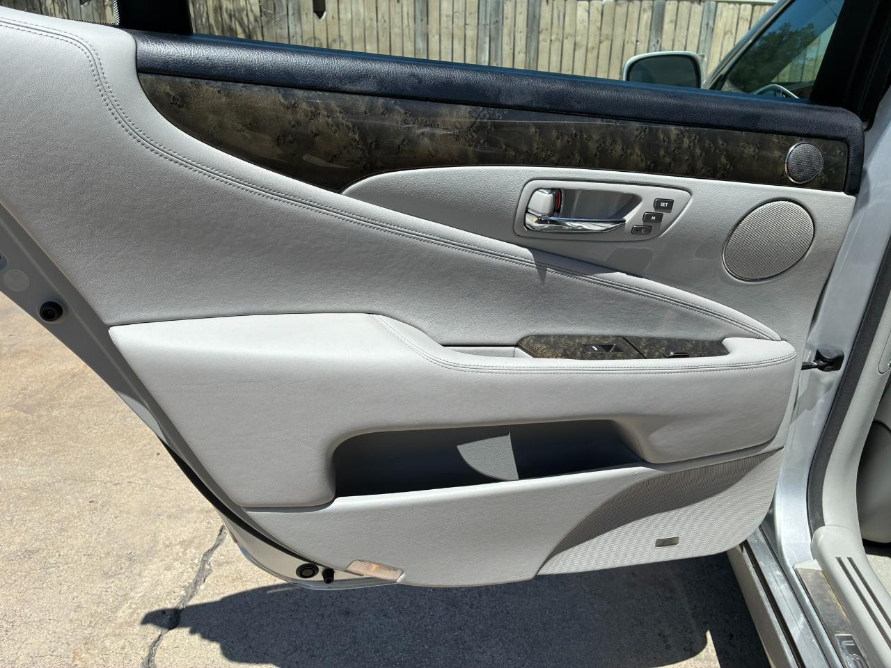 Lexus LS 460 L Luxury Sedan 2007