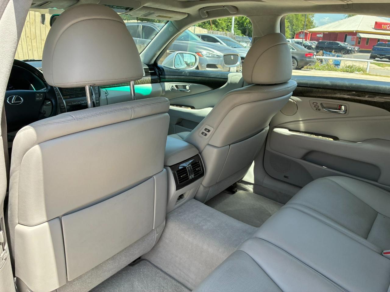 Lexus LS 460 L Luxury Sedan 2007