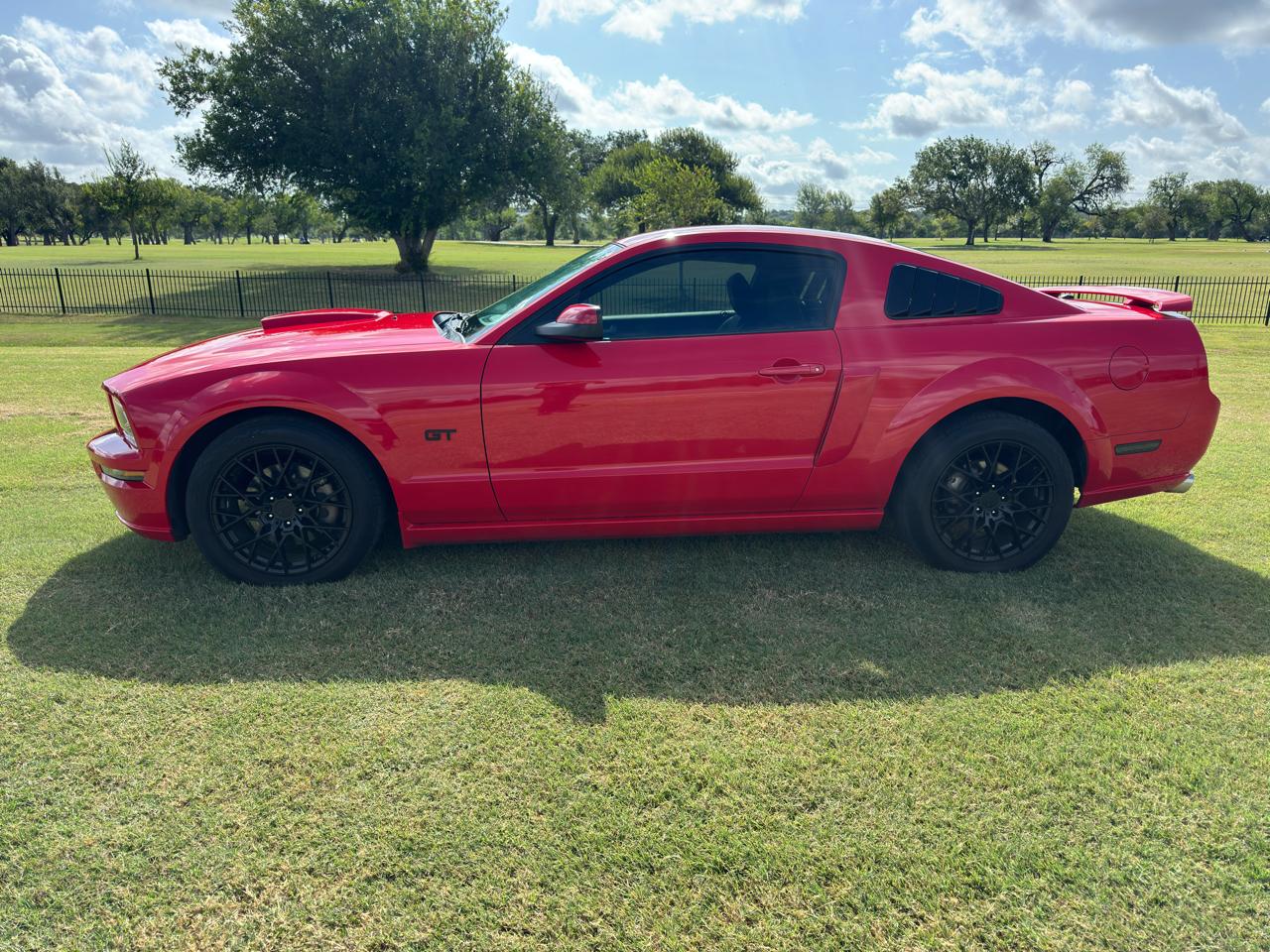 Ford Mustang GT Deluxe Coupe 2007