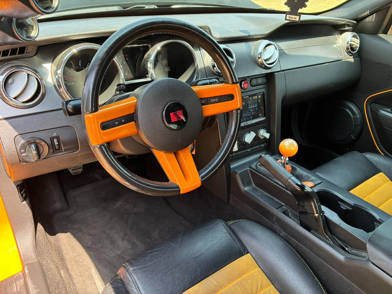 Ford Mustang V6 Deluxe Coupe 2007