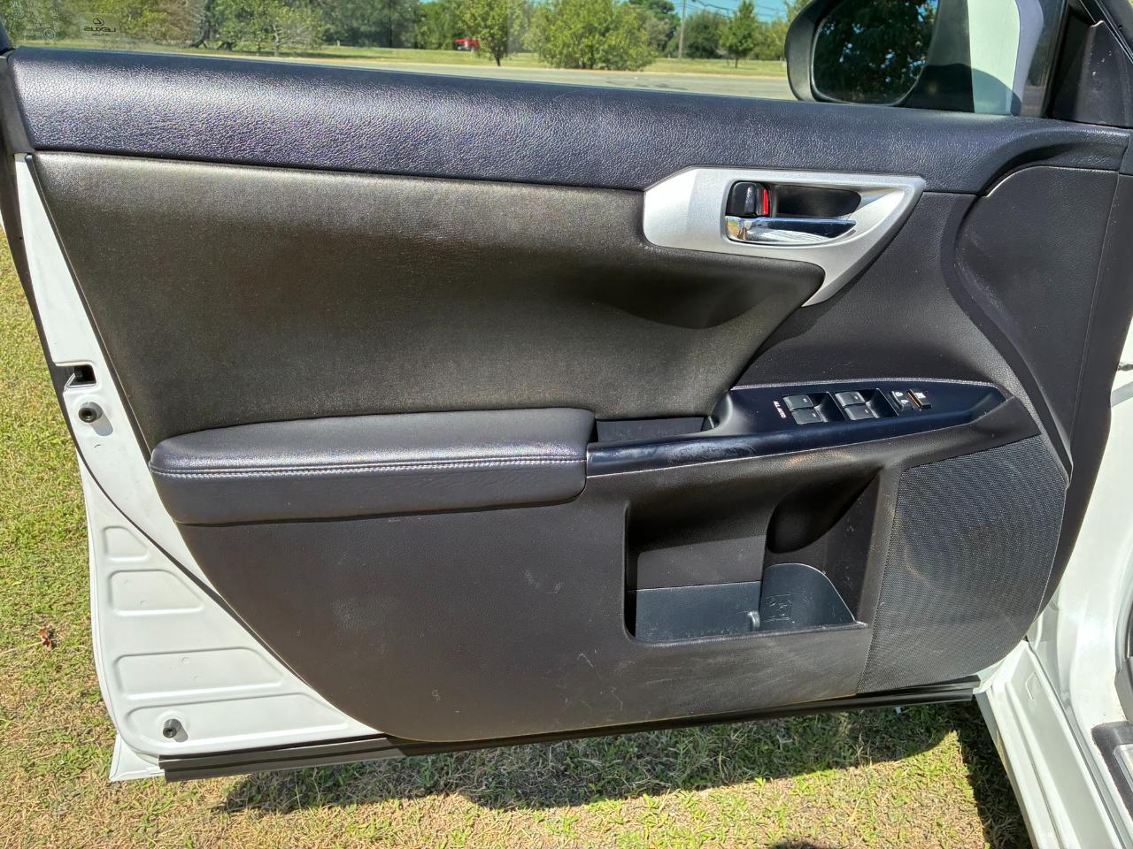 Lexus CT 200h Base 2012