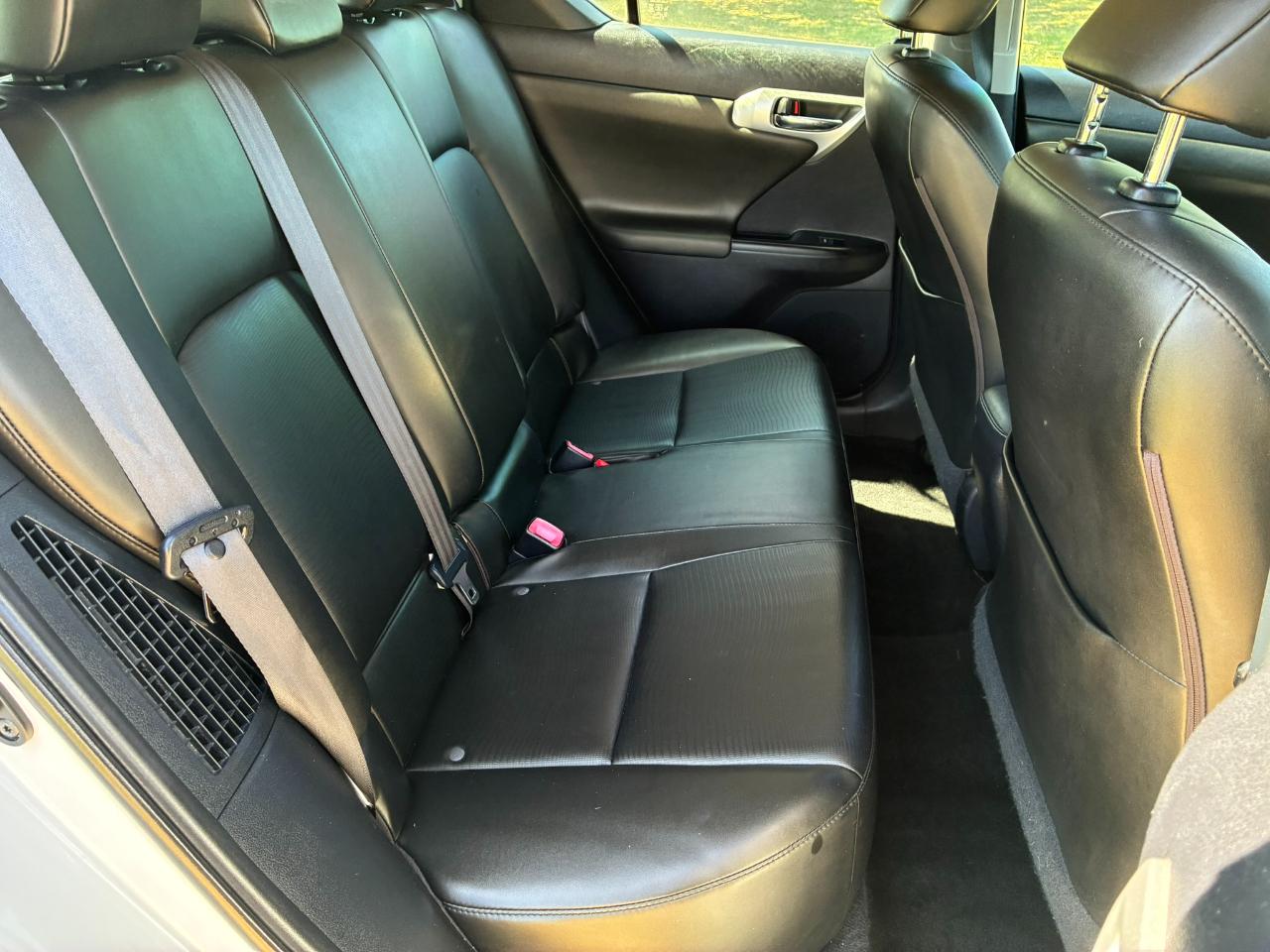 Lexus CT 200h Base 2012