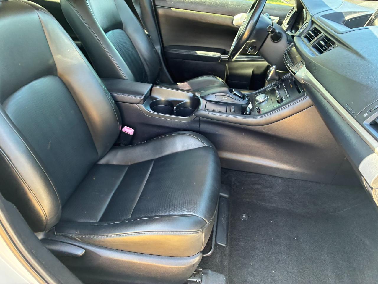 Lexus CT 200h Base 2012