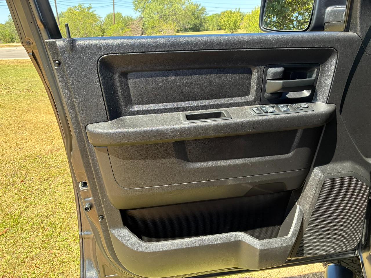 RAM 1500 Tradesman Crew Cab SWB 4WD 2018