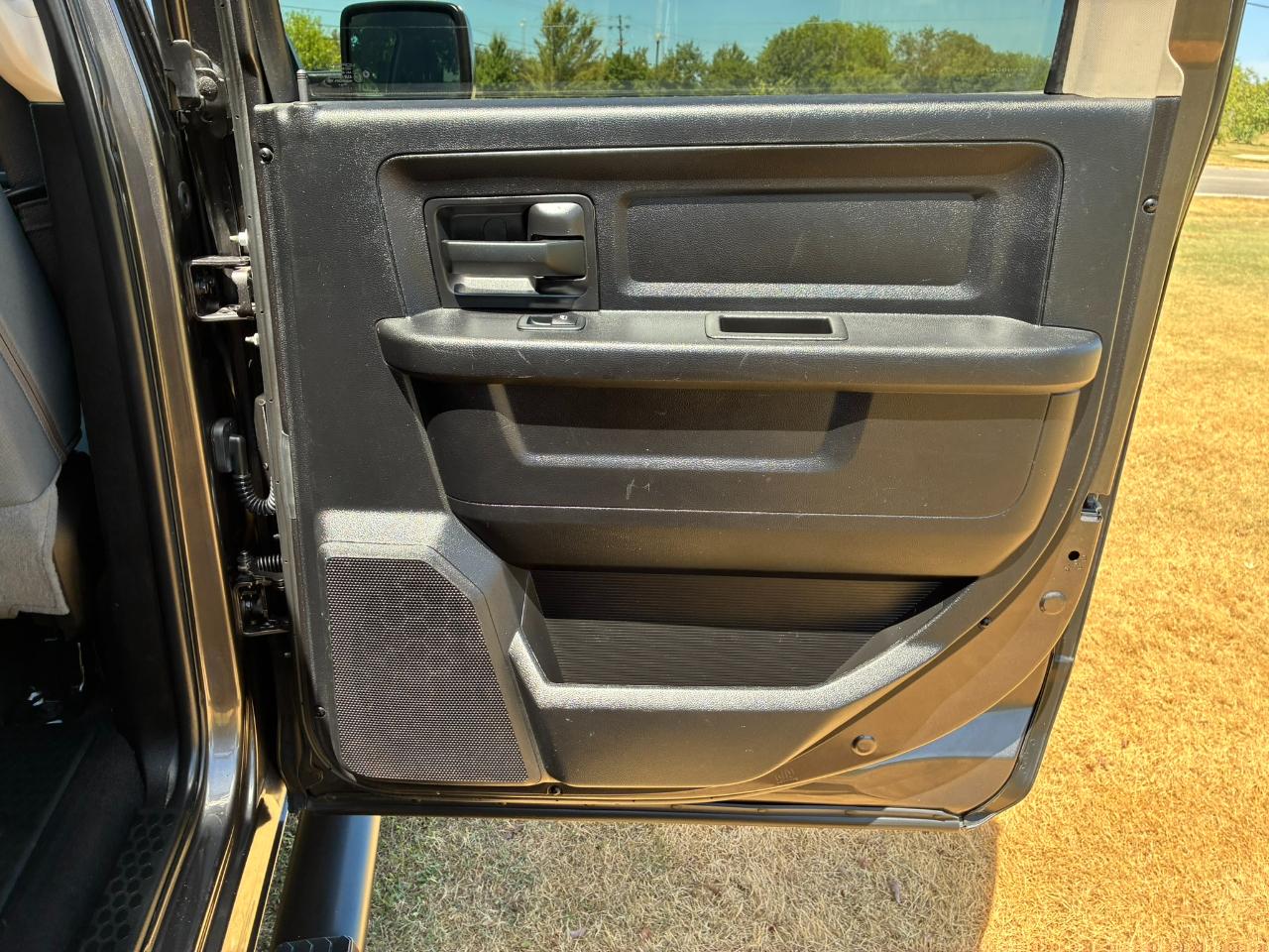 RAM 1500 Tradesman Crew Cab SWB 4WD 2018
