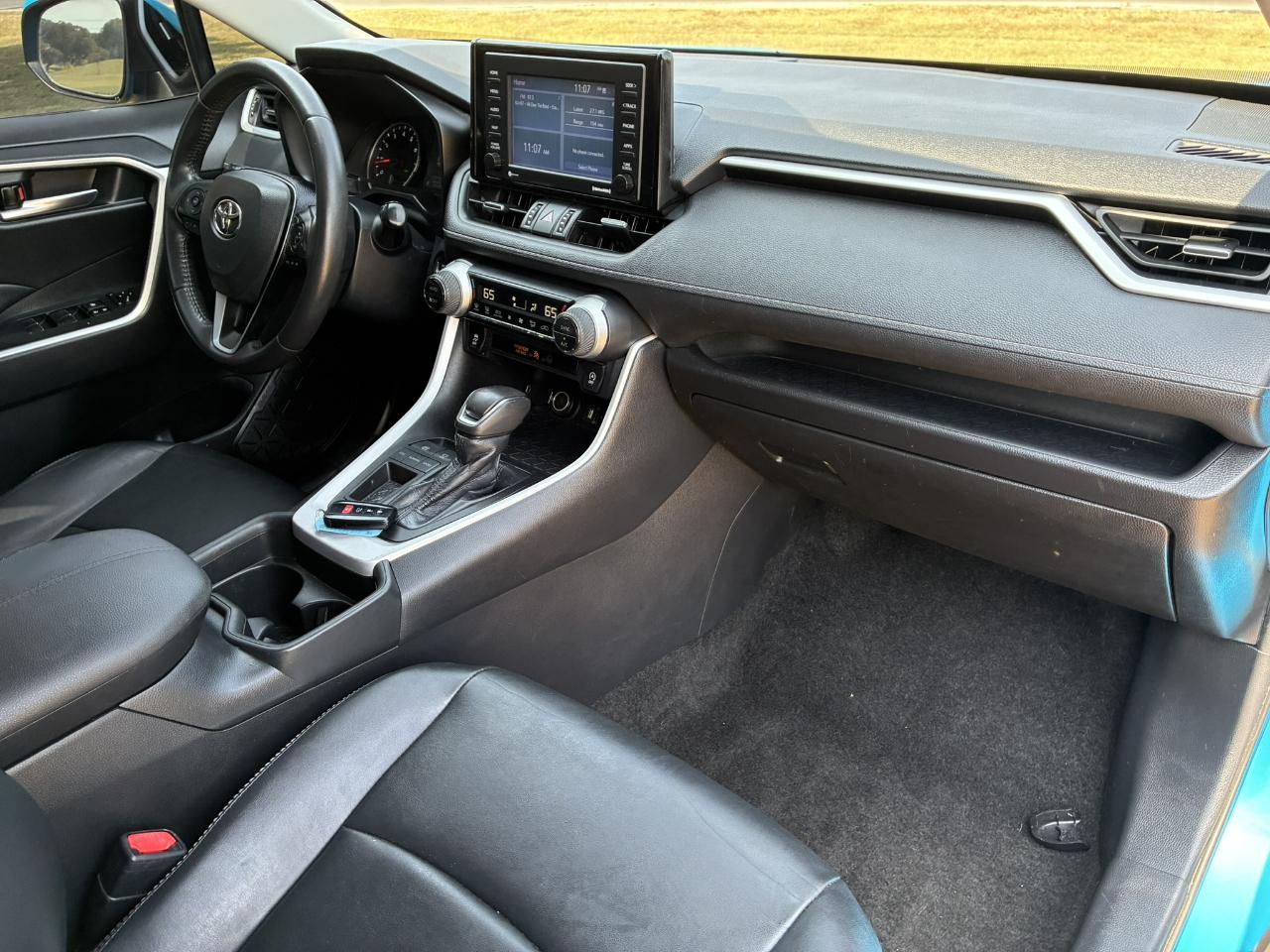 Toyota RAV4 XLE Premium 2021
