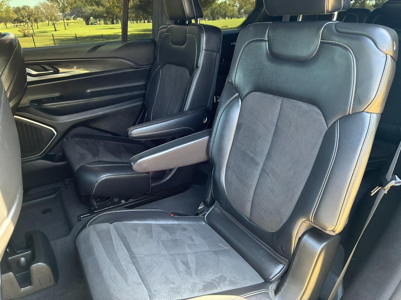 Jeep Grand Cherokee L Laredo 4WD 2022
