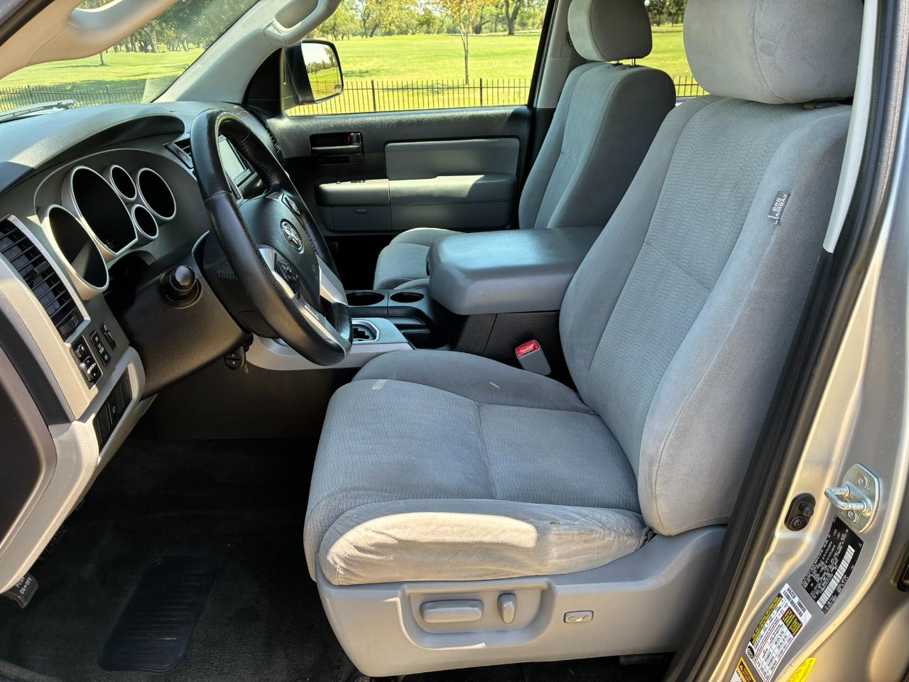 Toyota Sequoia SR5 5.7L 4WD FFV 2015