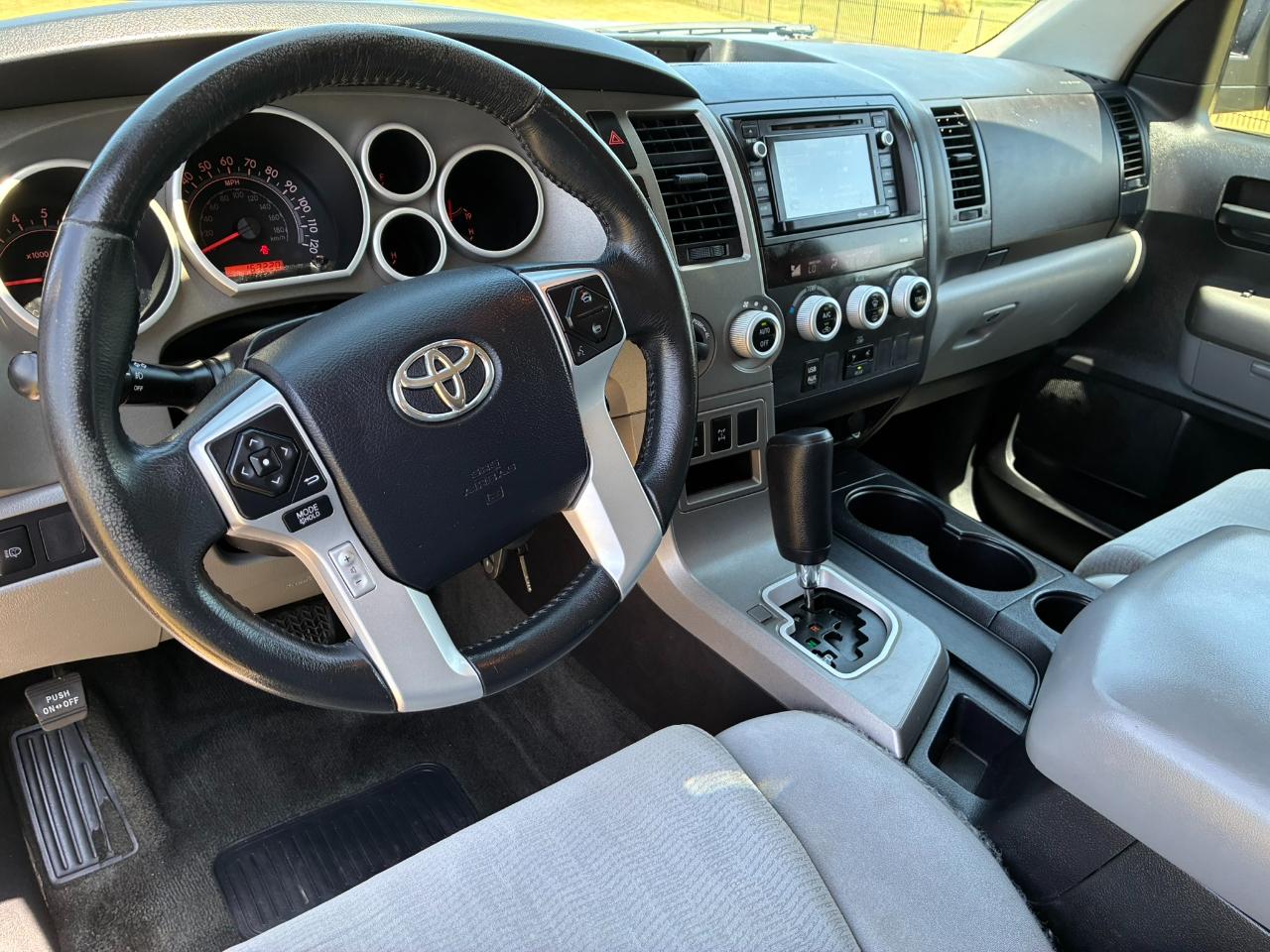 Toyota Sequoia SR5 5.7L 4WD FFV 2015